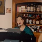 8/25は初川みちさんのピアノ弾き語りです。