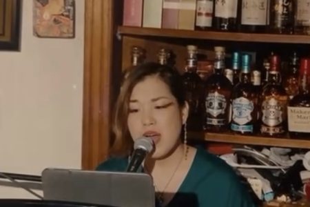 9/11は初川みちさんのピアノ弾き語りです。