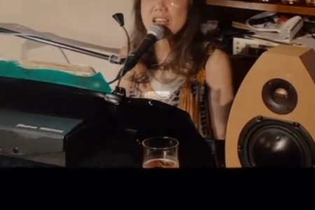 9/27は要 佳井子さんのピアノ弾き語りです。