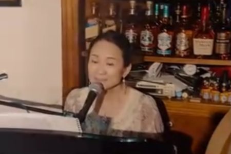 12/5はShokoさんのピアノ弾き語りです。