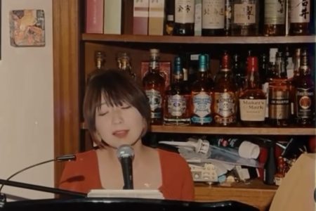 12/9は田中みづえさんのピアノ弾き語りです。