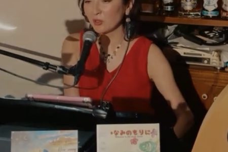 12/13は橘川 円さんのピアノ弾き語りです。