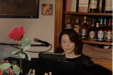 12/22は北條百香里さんのピアノ演奏です。